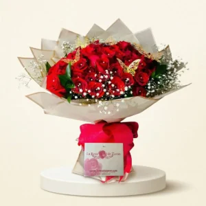 Bouquet buchón de 100 rosas en Bogotá con mariposas decorativas
