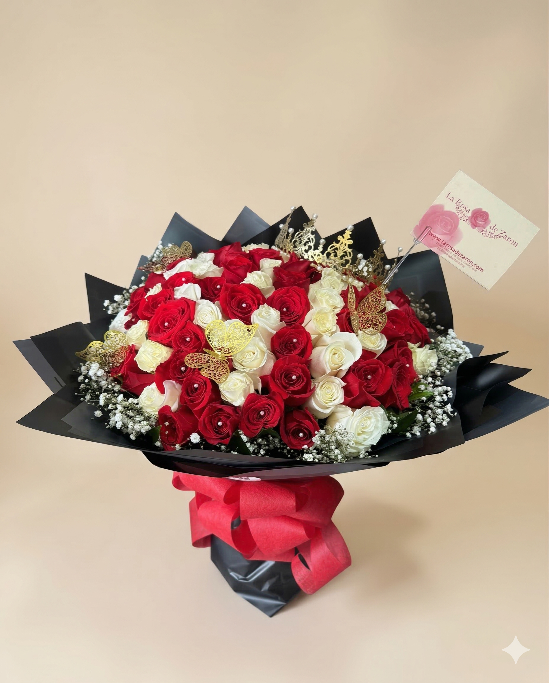 Bouquet buchón de 100 rosas para aniversario especial en Bogotá