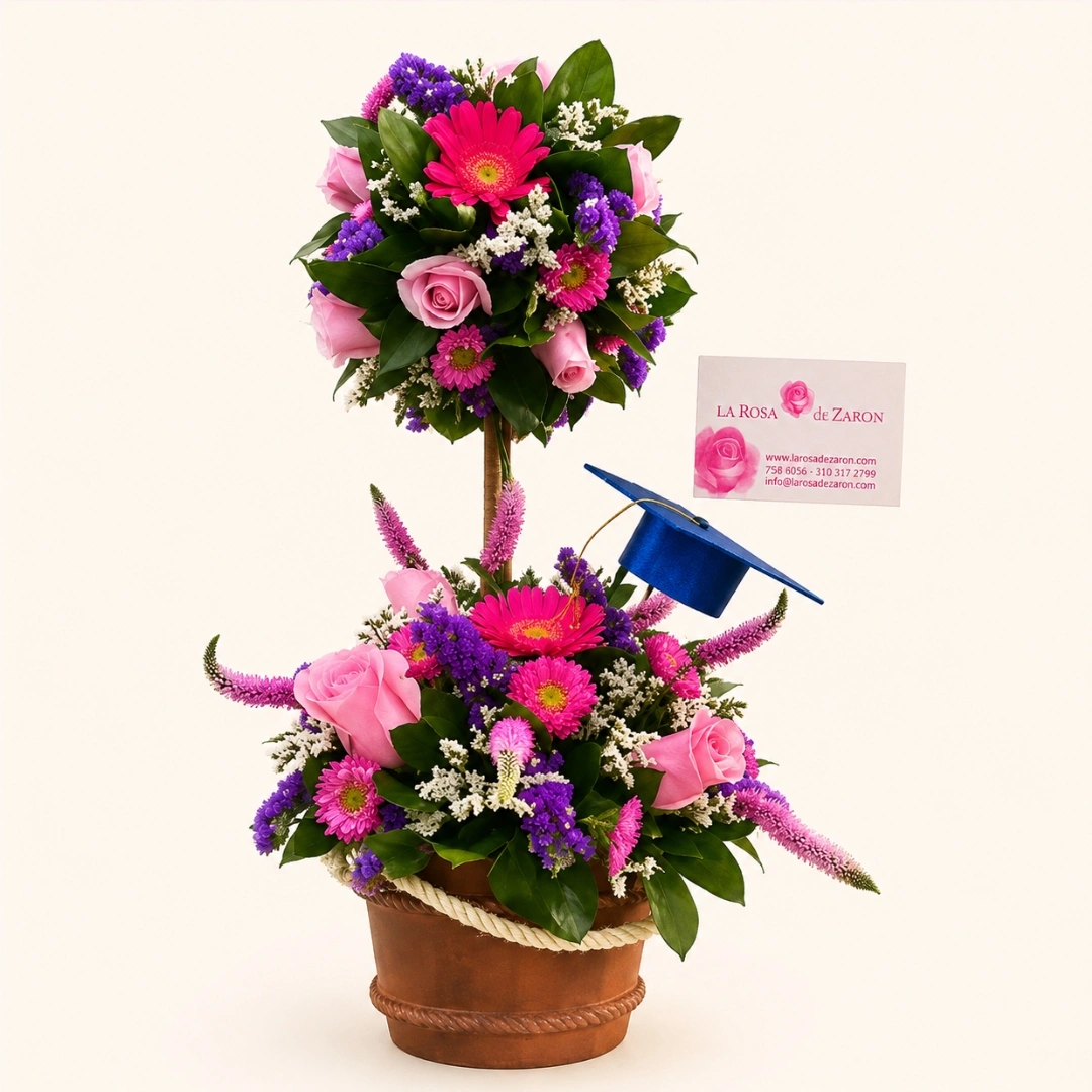 Flores para graduación en Bogotá — arreglo especial con rosas, pin de grado y base tipo balde, La Rosa de Zarón